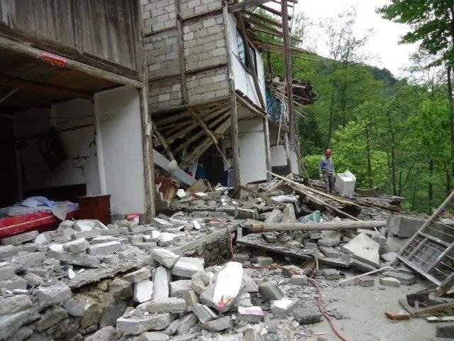 雅安地震(雅安地震是哪一年)